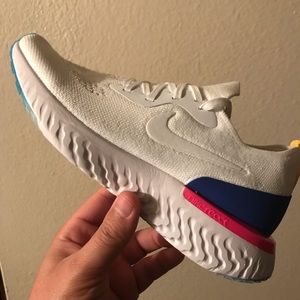 Nike white size 8 is women